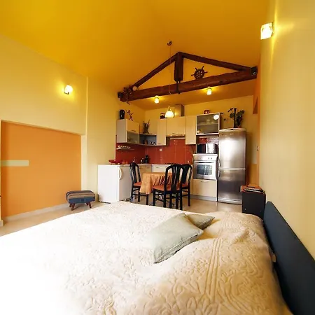 Of The Tops Center Apartment, Sea View In Town