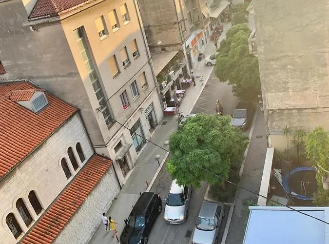 Of The Tops Center Apartment, Sea View In Town