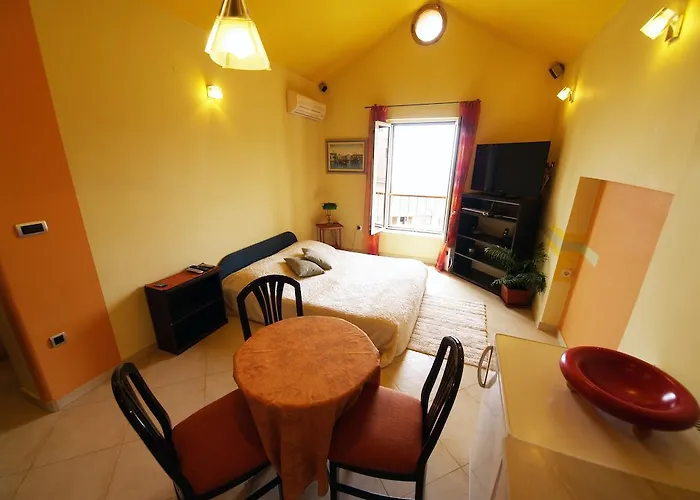 Of The Tops Center Apartment, Sea View In Town