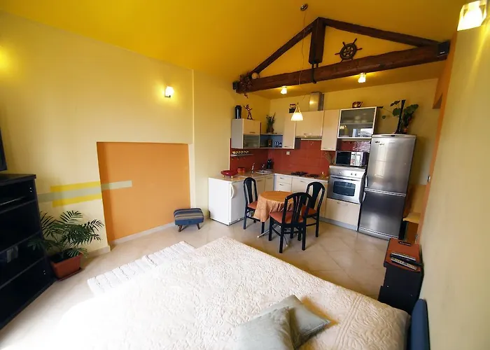 Of The Tops Center Apartment, Sea View In Town