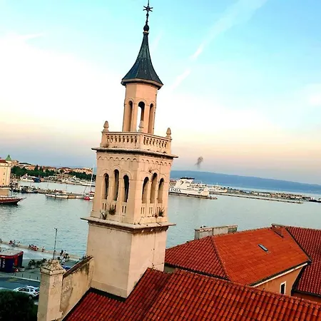 Of The Tops Center Apartment, Sea View In Town Daire