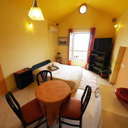 Of The Tops Center Apartment, Sea View In Town