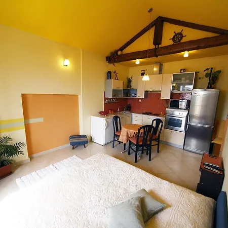 Of The Tops Center Apartment, Sea View In Town