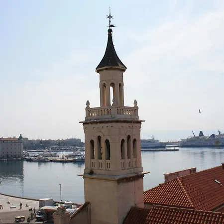 Of The Tops Center Apartment, Sea View In Town