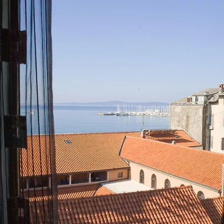 Of The Tops Center Apartment, Sea View In Town 아파트 *